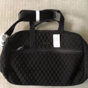 Vera Bradley Medium Traveler Bag/Classic Black